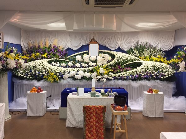 お花や祭壇の設置例のご紹介